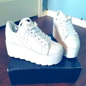 YRU Lala- size 6, white, like new